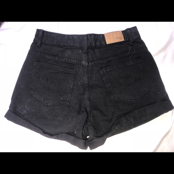 Black shorts - Picture 2 of 2